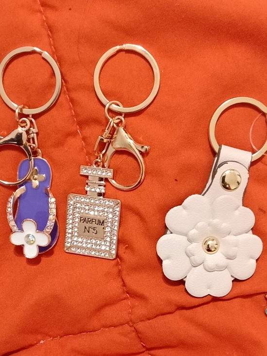 various Accessories - White Floral Leather Key & Card Holder Keychain - Women Accessories